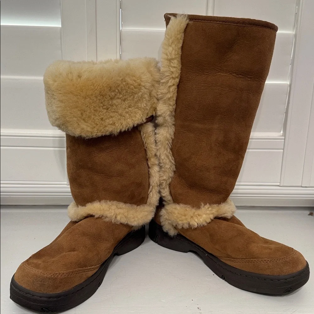 UGG Shearling Lined Leather boots, cuff rolls down or up. - Picture 8 of 8